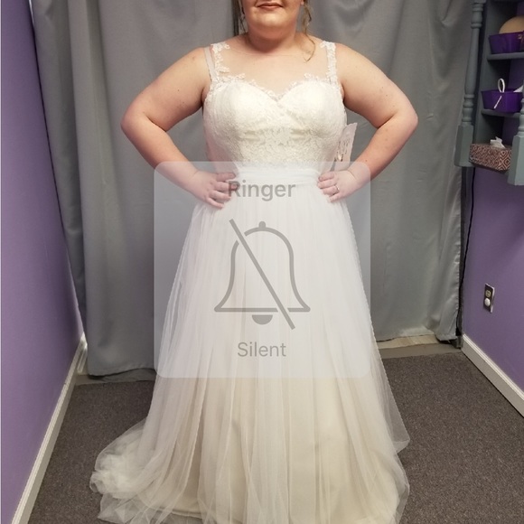 Size 22 wedding dress new with tags - Picture 2 of 7